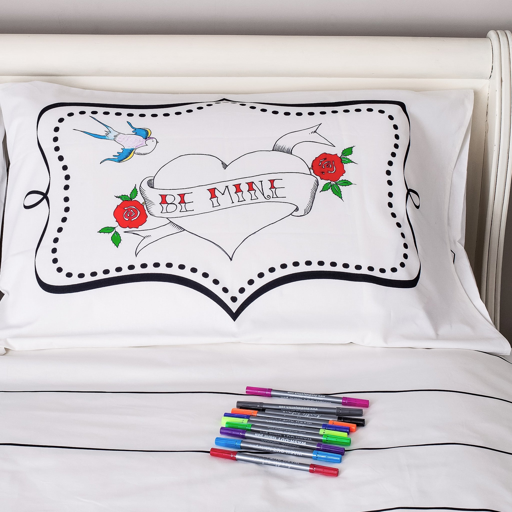 Doodle pillowcase and pen set hot sale