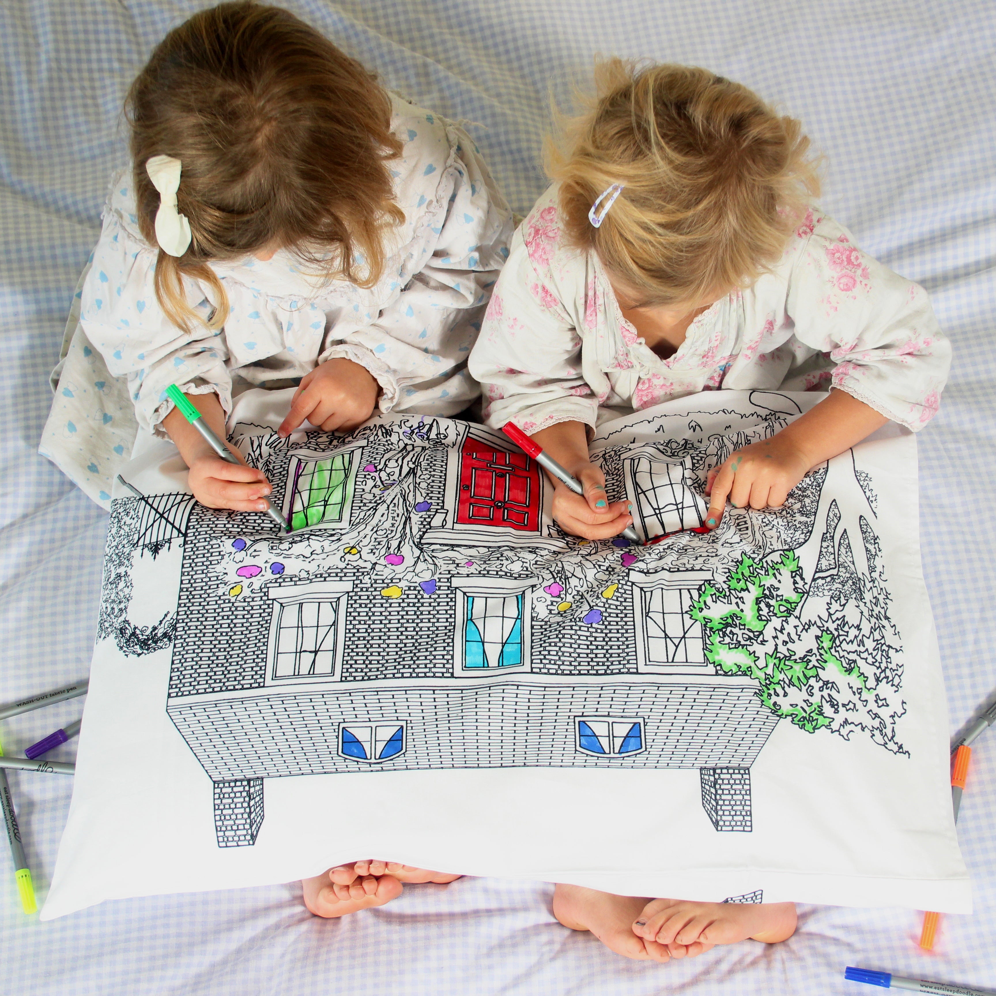 Colour your outlet own pillowcase